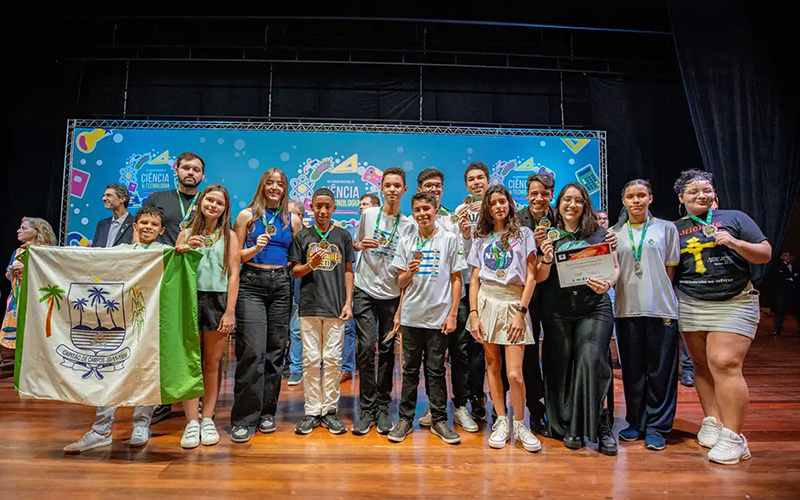 Mais de 300 crianças e jovens recebem medalhas em Brasília