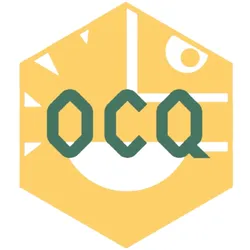Logotipo hexagonal da OCQ, com a sigla em verde sobre um fundo amarelo claro e um rosto de peixe.