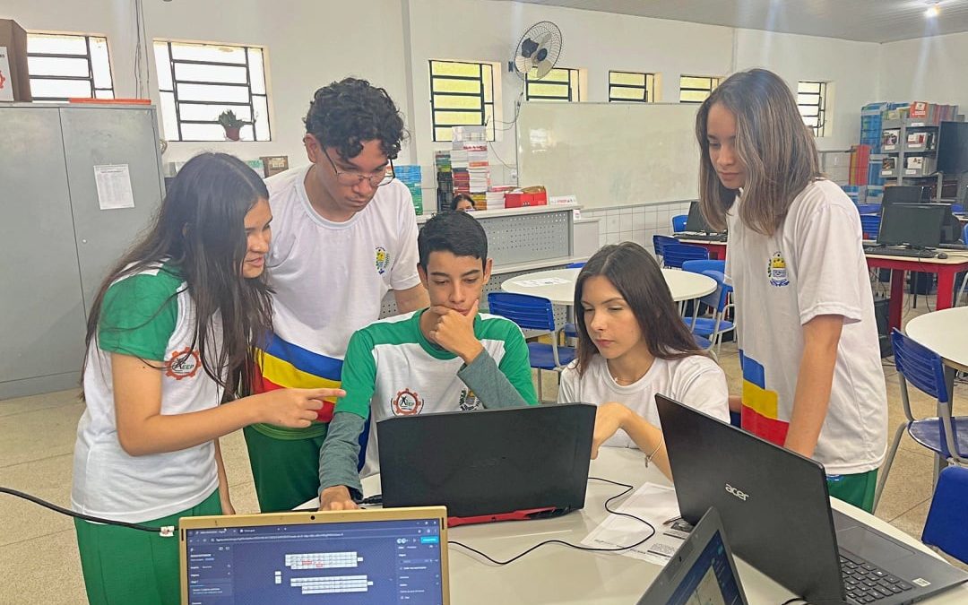 Estudantes que criaram app voltado para alunos com autismo é medalha de ouro em olimpíada nacional de tecnologia