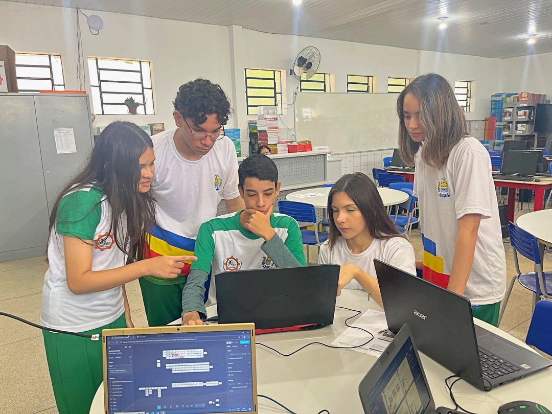 Estudantes que criaram app voltado para alunos com autismo é medalha de ouro em olimpíada nacional de tecnologia